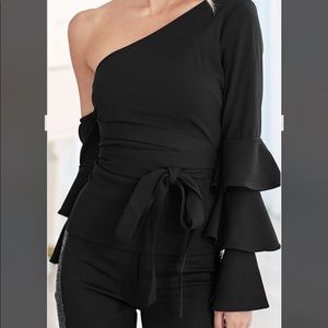 NWOT Venus black top.